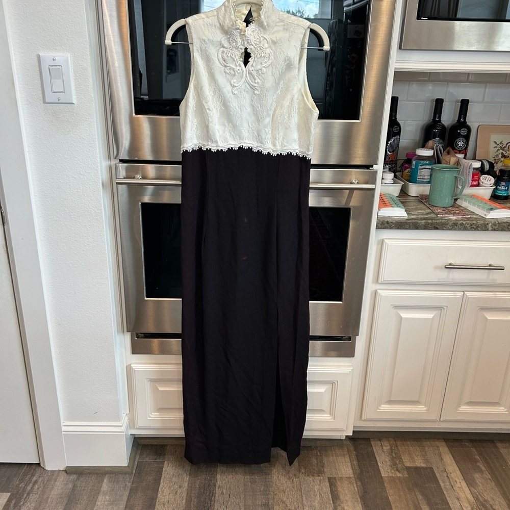 Jessica McClintock Gunne Sax formal  Dress size 11/12 has stains loose threads